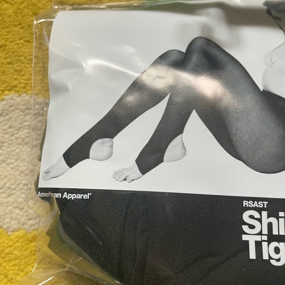 Shiny stirrup black tights - Picture 2 of 3